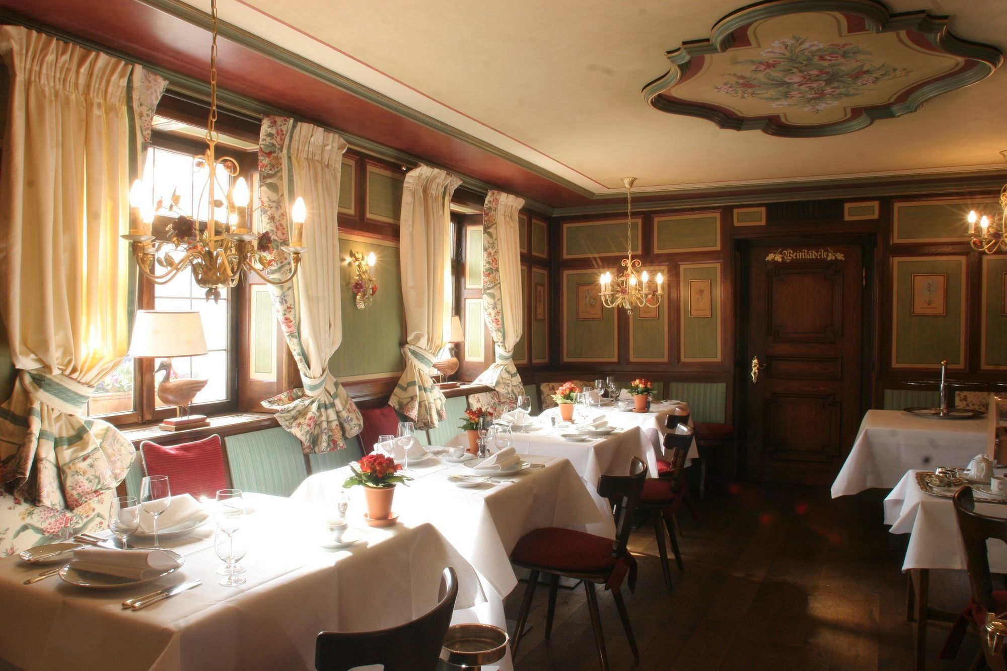 Hotel Schwarzer Adler Vogtsburg im Kaiserstuhl Restauracja zdjęcie